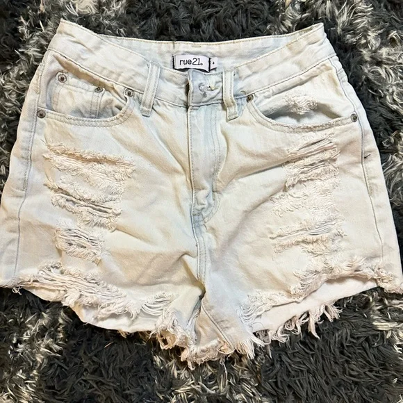 Shorts - Picture 2 of 7